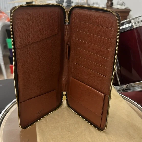 LV Authentic passport wallet - Picture 2 of 6